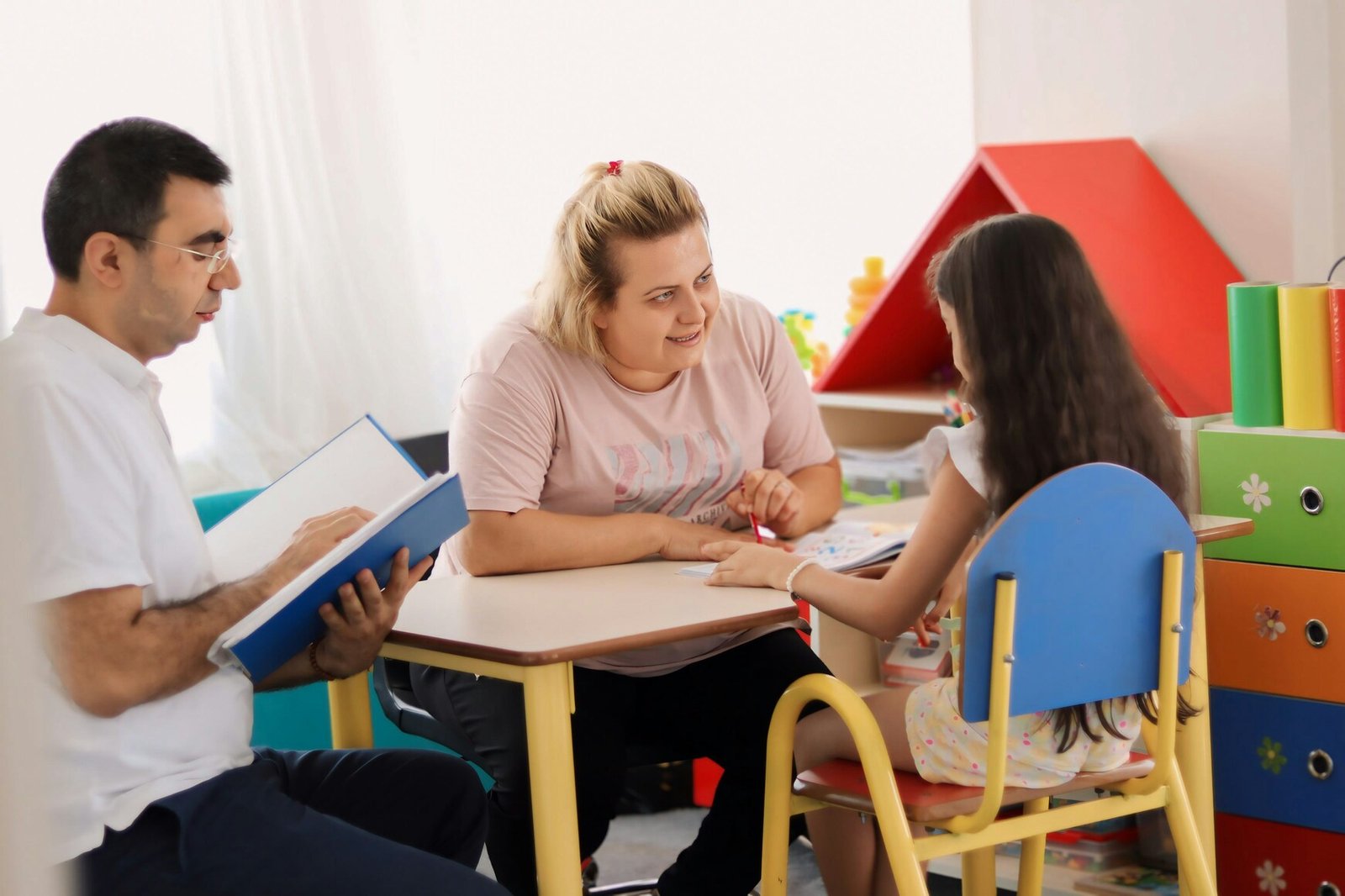 You are currently viewing 10 Powerful Benefits That Prove the Importance of Parent-Teacher Communication for Child Development